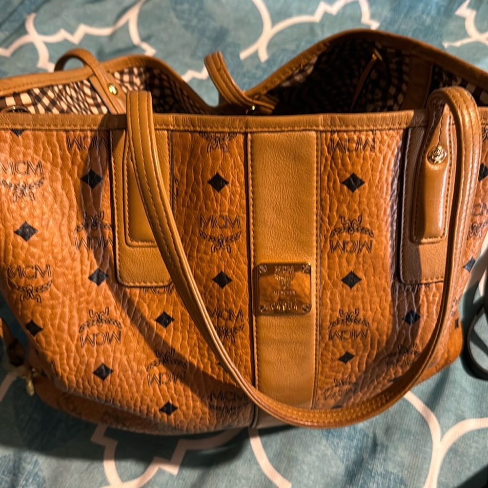 MCM Liz Reversible Medium tote